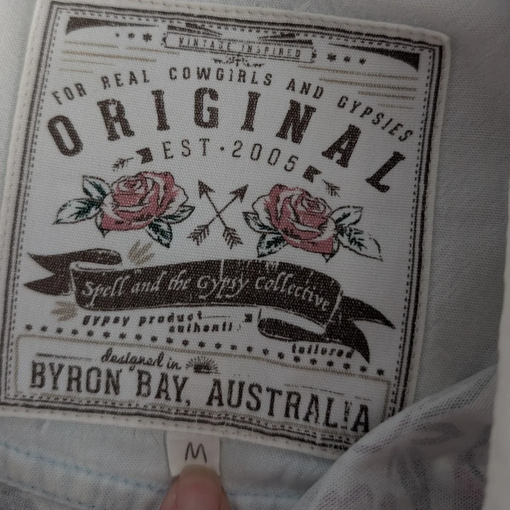 ✨ Spell Pandora Chambray Pearl Button Down Shirt - Picture 4 of 7